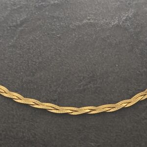 Elegant Gold Women's Necklace